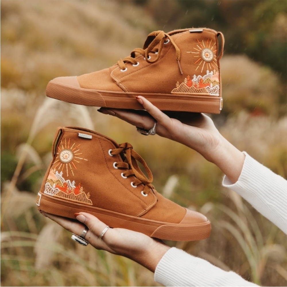 BANGS Brown High-Top Sneakers with Sun and Landscape Design size 7 - Picture 2 of 16